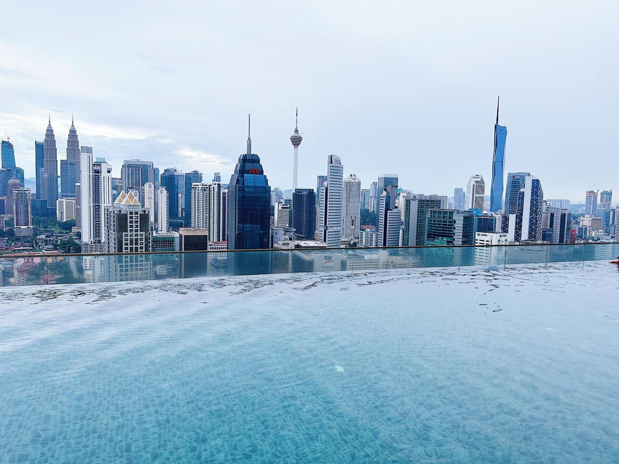 Modern Bauhaus Studio At Regalia Klcc Infinity Pool Kuala Lumpur Exterior photo